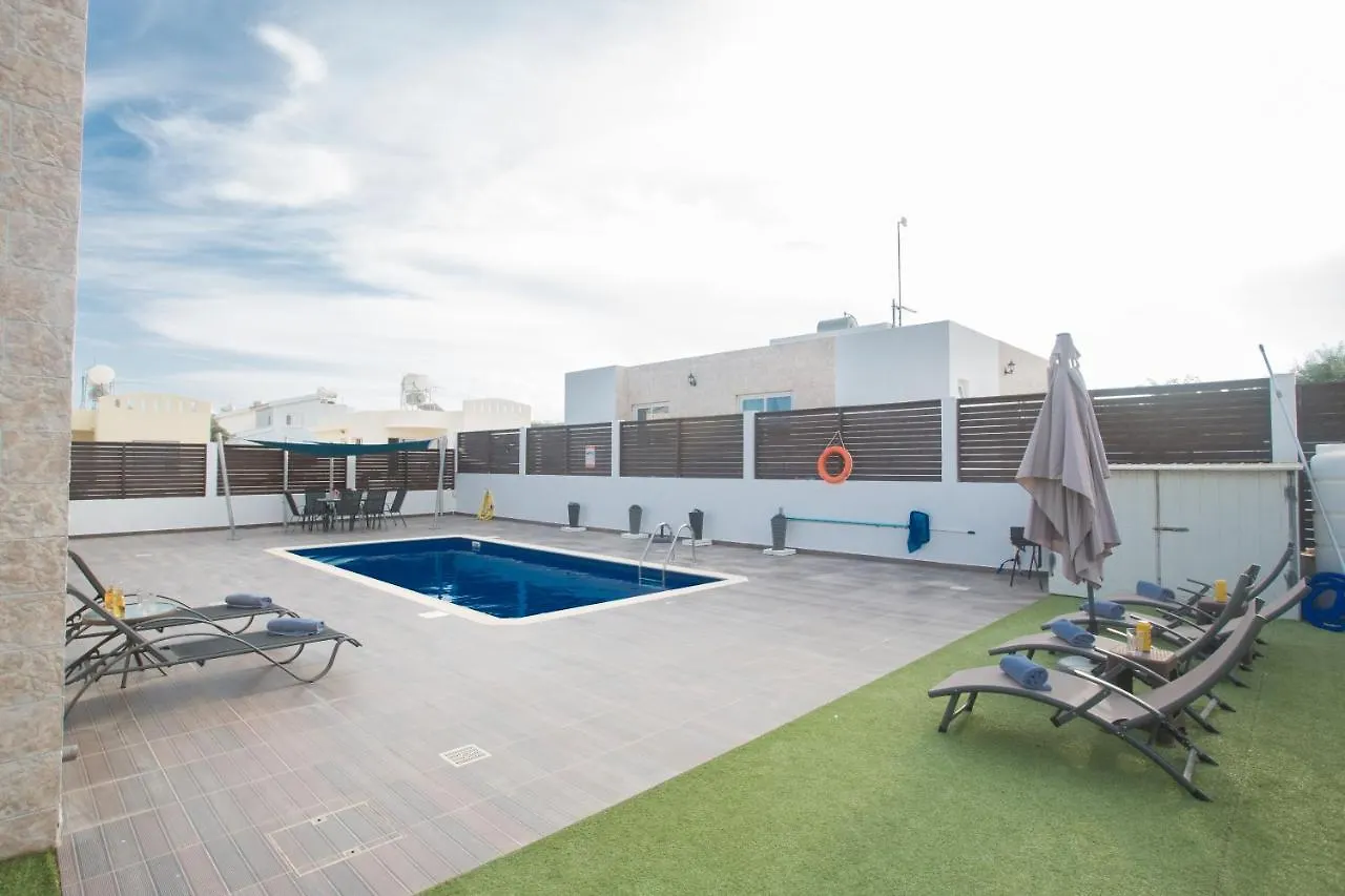 Broadway Villas Protaras 0*,